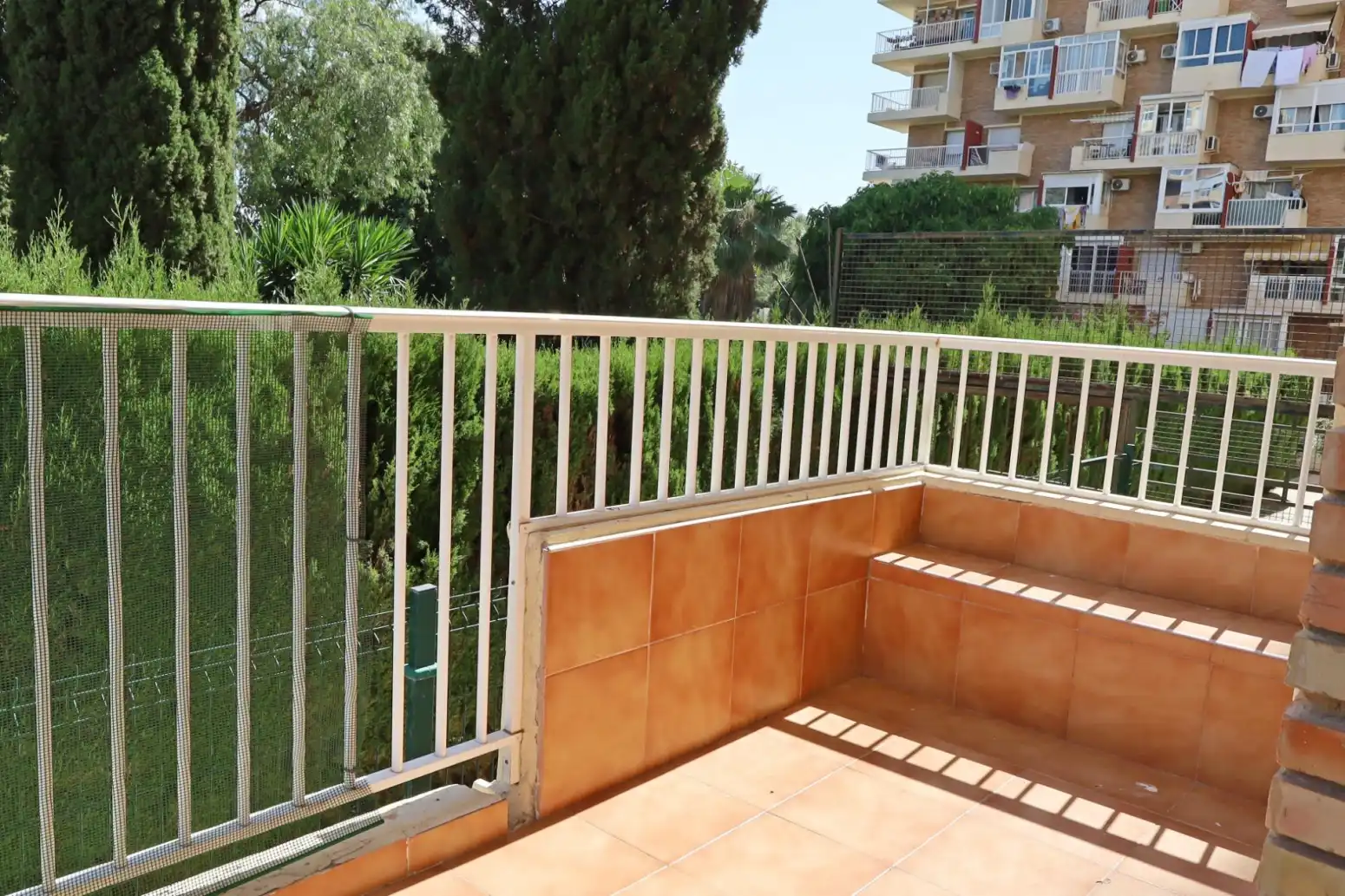 Terraza de Piso en venta en Benalmádena con Jardín privado, Terraza y Amueblado