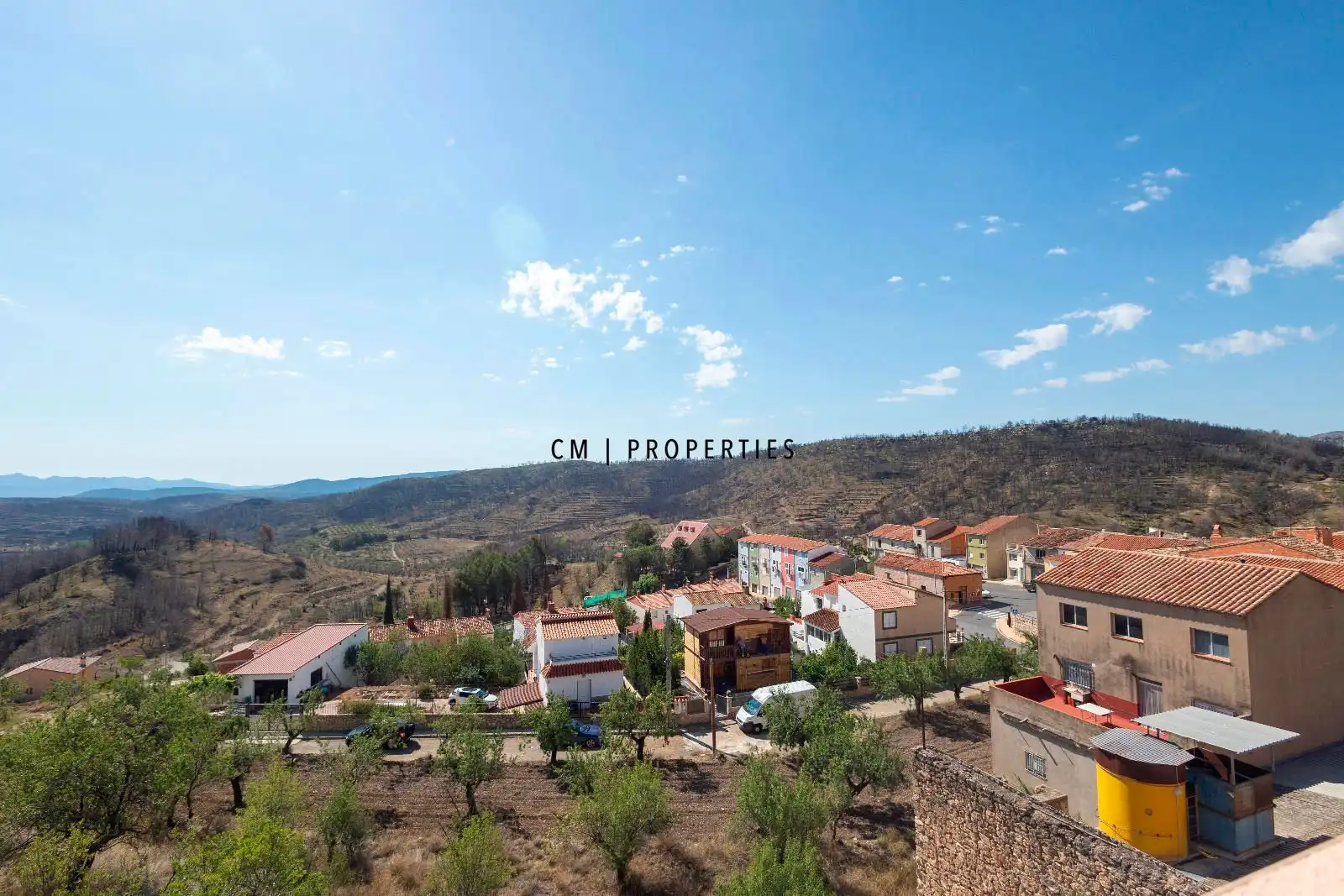 Vista exterior de Àtic de lloguer en Toràs amb Terrassa, Piscina i Moblat