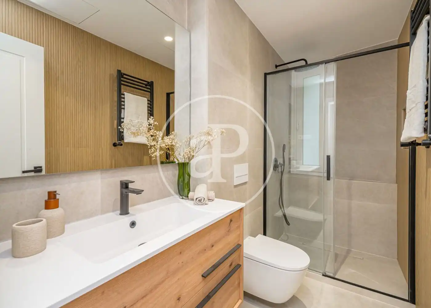 Badezimmer von Wohnung zum Verkauf in Madrid mit Klimaanlage, Heizung und Abstellraum