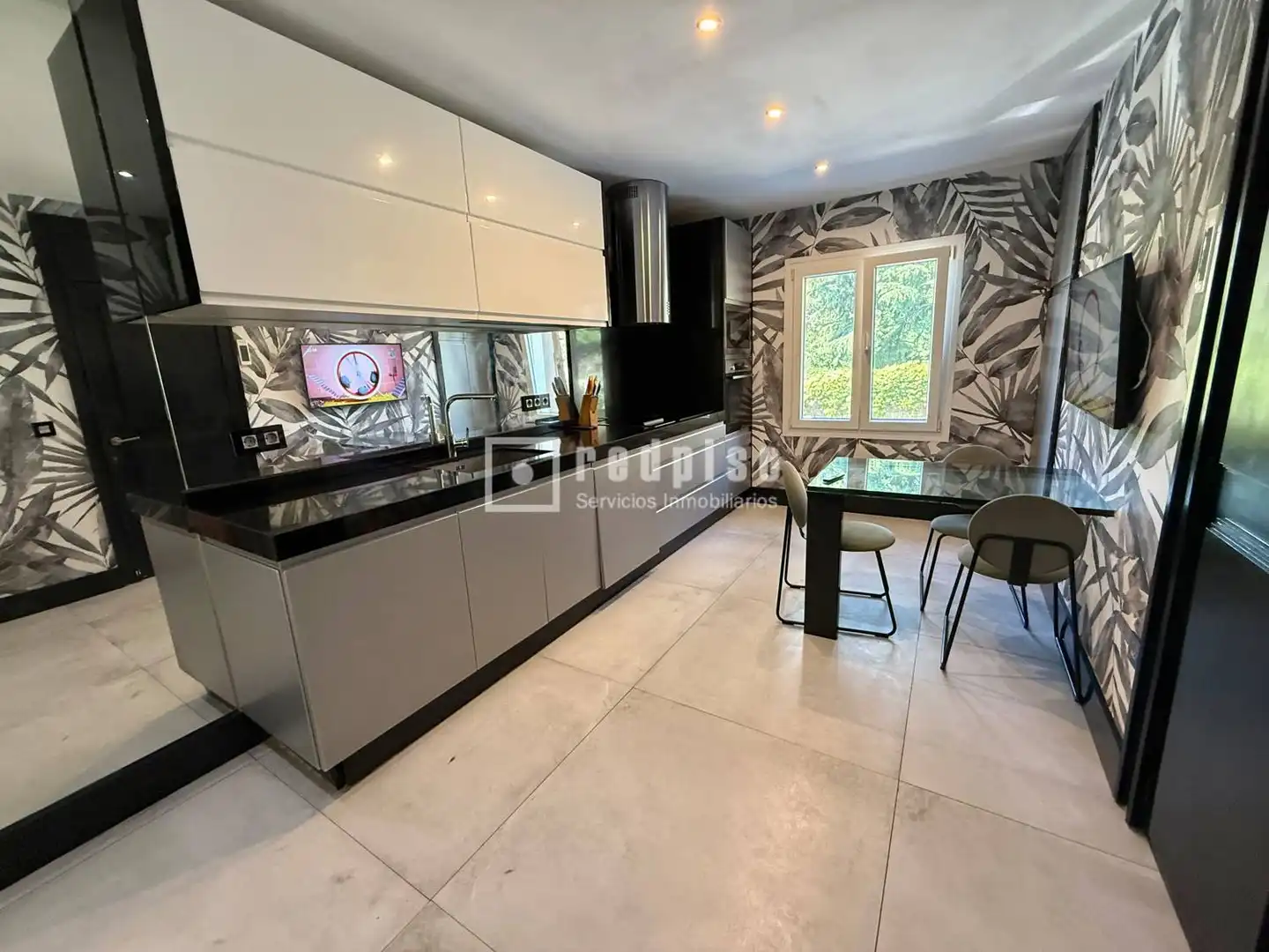 Cocina de Casa o chalet de alquiler en La Moraleja con Aire acondicionado, Calefacción y Jardín privado