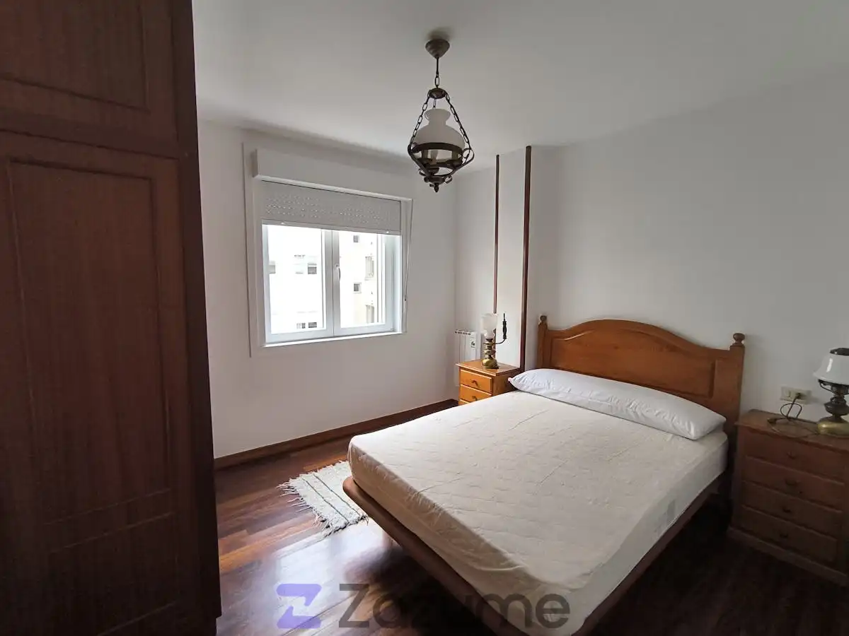 Habitación de Piso de alquiler en Santiago de Compostela  con Calefacción, Parquet y Amueblado