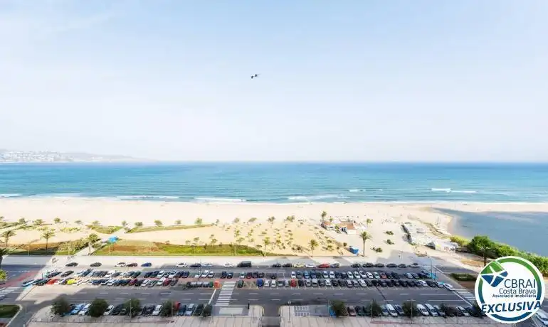 Vista exterior de Estudi en venda en Empuriabrava amb Terrassa, Moblat i Microones