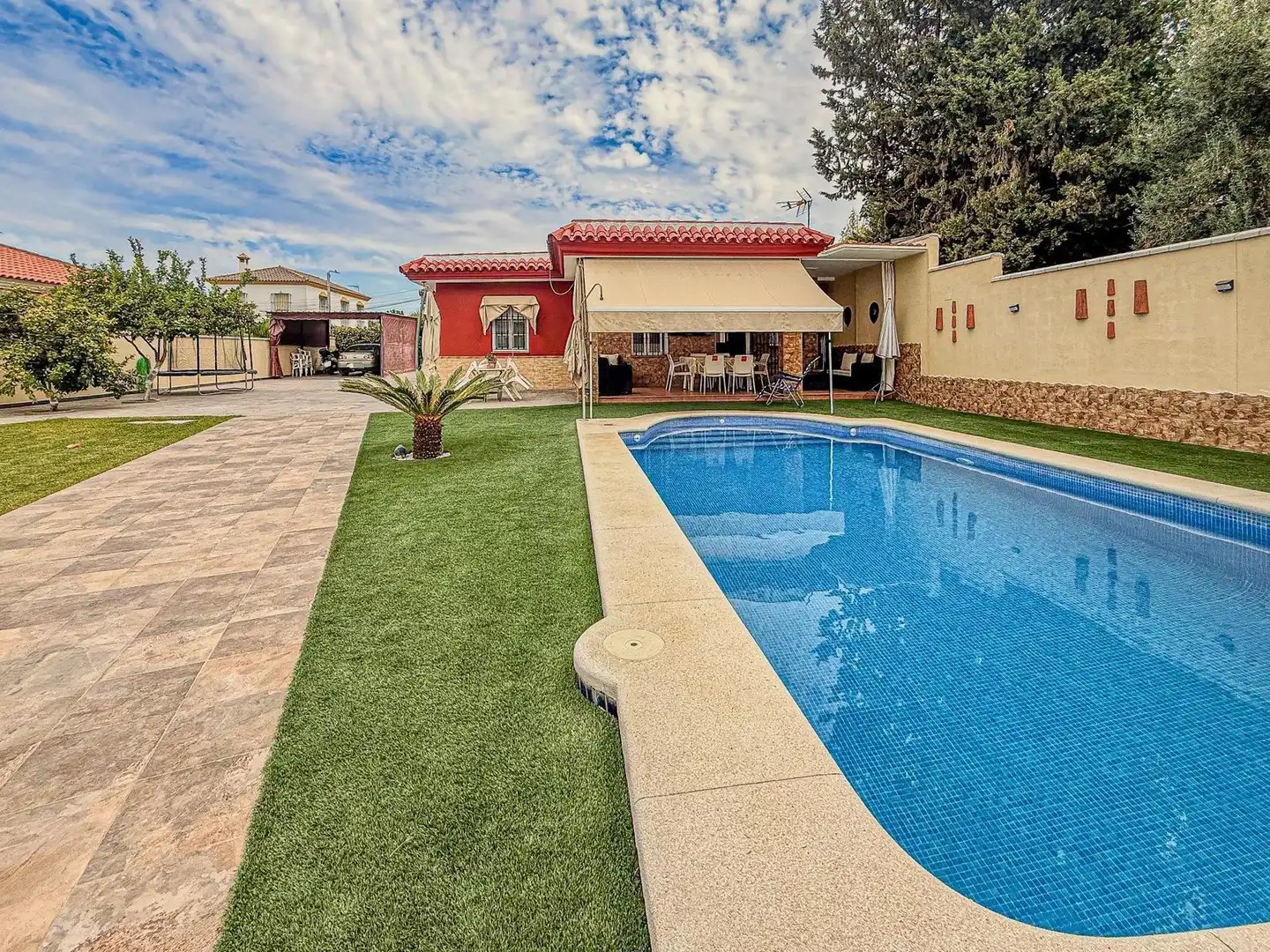 Piscina de Casa o chalet en venta en Dos Hermanas con Aire acondicionado, Jardín privado y Trastero