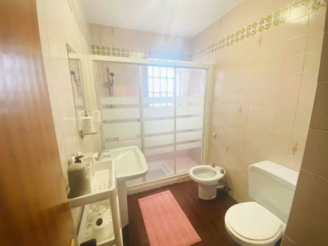 Badezimmer von Wohnungen zur Miete in Bilbao  mit Heizung, Terrasse und Ofen