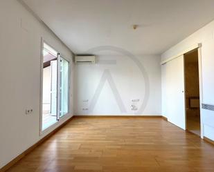 Living room of Duplex for sale in Terrassa  with Air Conditioner, Parquet flooring and Terrace