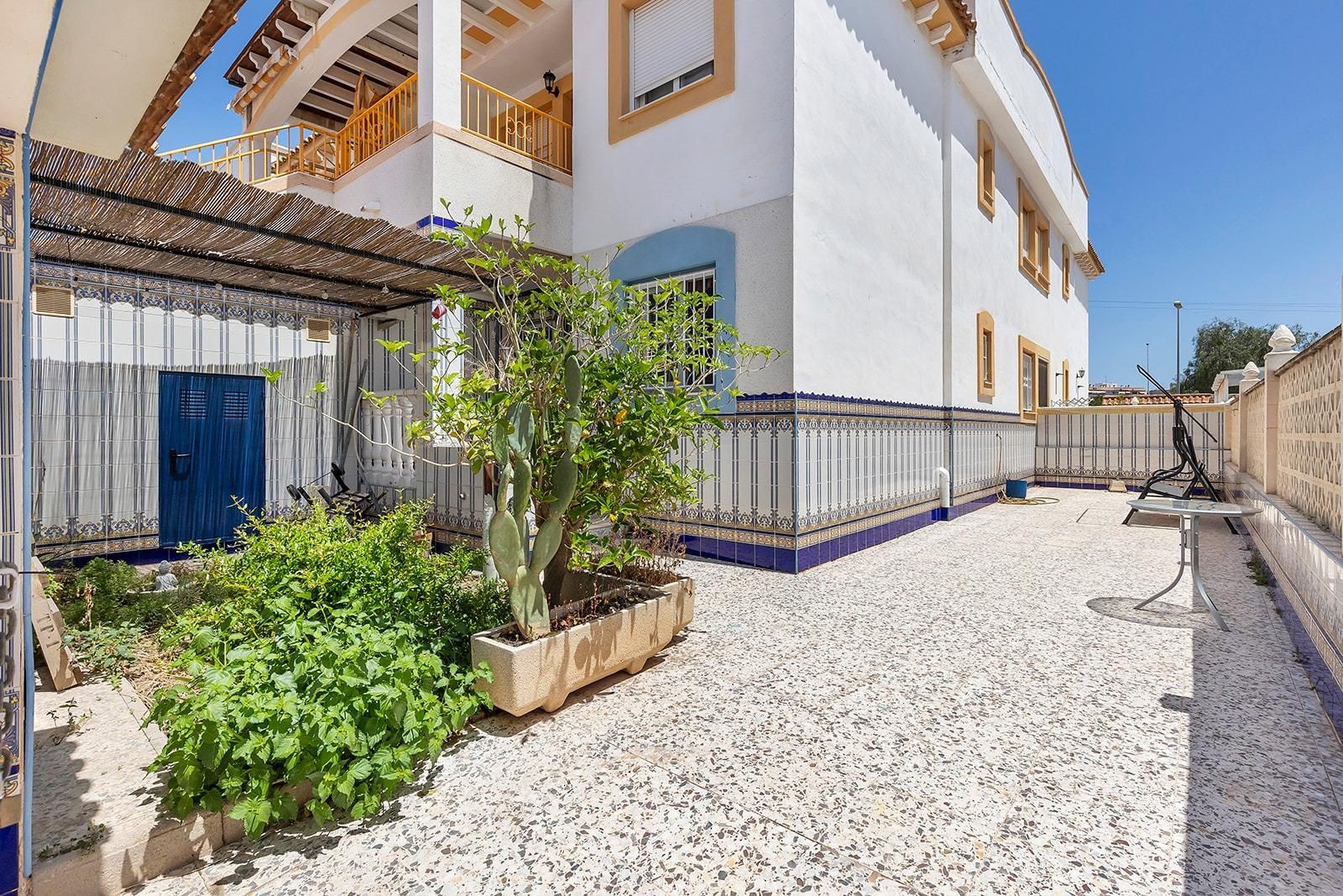 Exterior view of Planta baja for sale in Torrevieja  with Terrace, Swimming Pool and Furnished