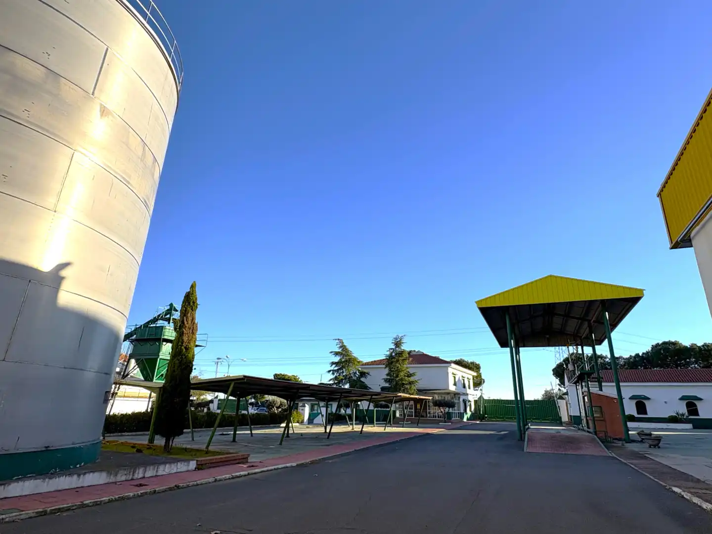 Vista exterior de Nave industrial en venta en Cedillo del Condado con Alarma