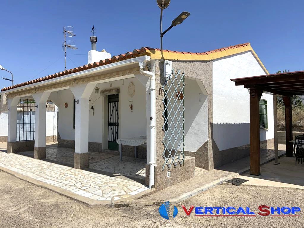 Vista exterior de Casa o xalet en venda en Caudete amb Aire condicionat i Traster