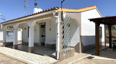 Chalet en venta en Caudete, 2 dormitorios.