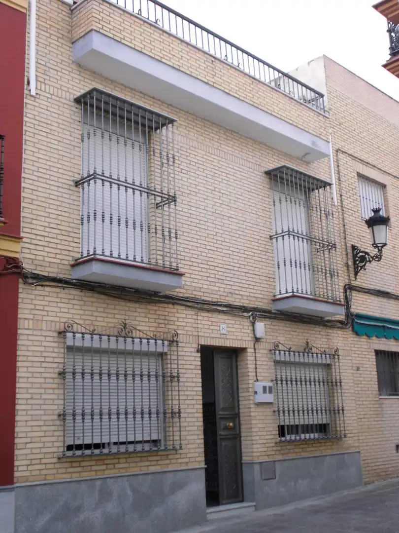 Vista exterior de Casa o xalet en venda en Morón de la Frontera amb Terrassa i Balcó