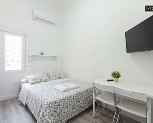 Bedroom of Study to share in  Madrid Capital  with Air Conditioner and Terrace