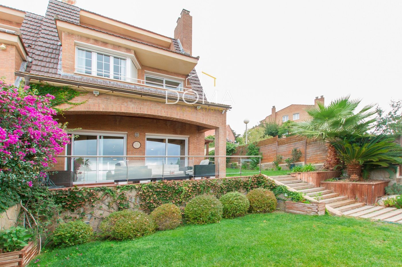 Jardí de Casa adosada en venda en Esplugues de Llobregat amb Aire condicionat, Calefacció i Terrassa