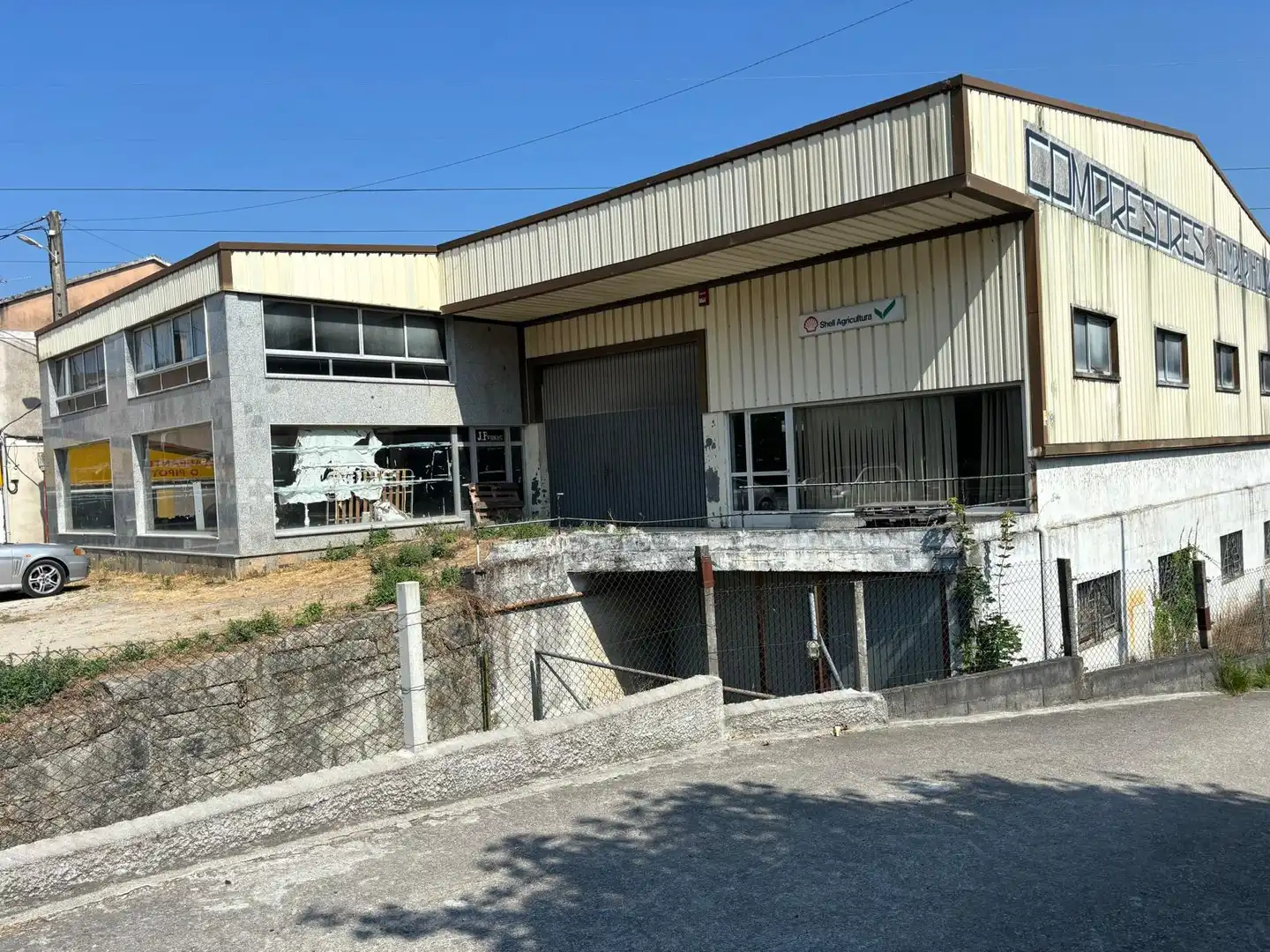 Vista exterior de Nave industrial de alquiler en Ribadavia