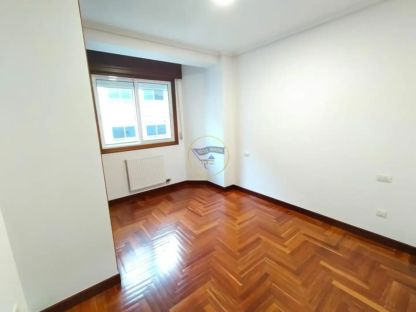 Flat for rent in Vigo   with Heating, Parquet flooring and Furnished