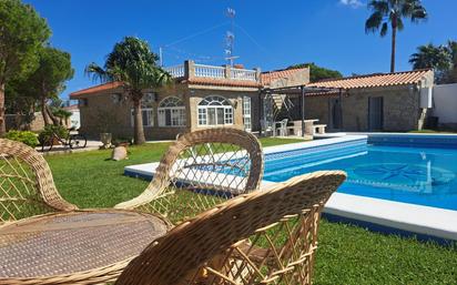 Schwimmbecken von Haus oder Chalet zum verkauf in Chiclana de la Frontera mit Klimaanlage, Terrasse und Schwimmbad