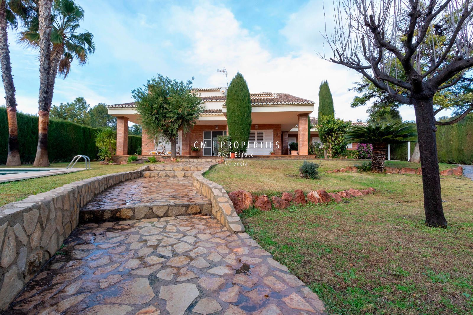 Exterior view of House or chalet for sale in Puçol  with Air Conditioner, Heating and Parquet flooring