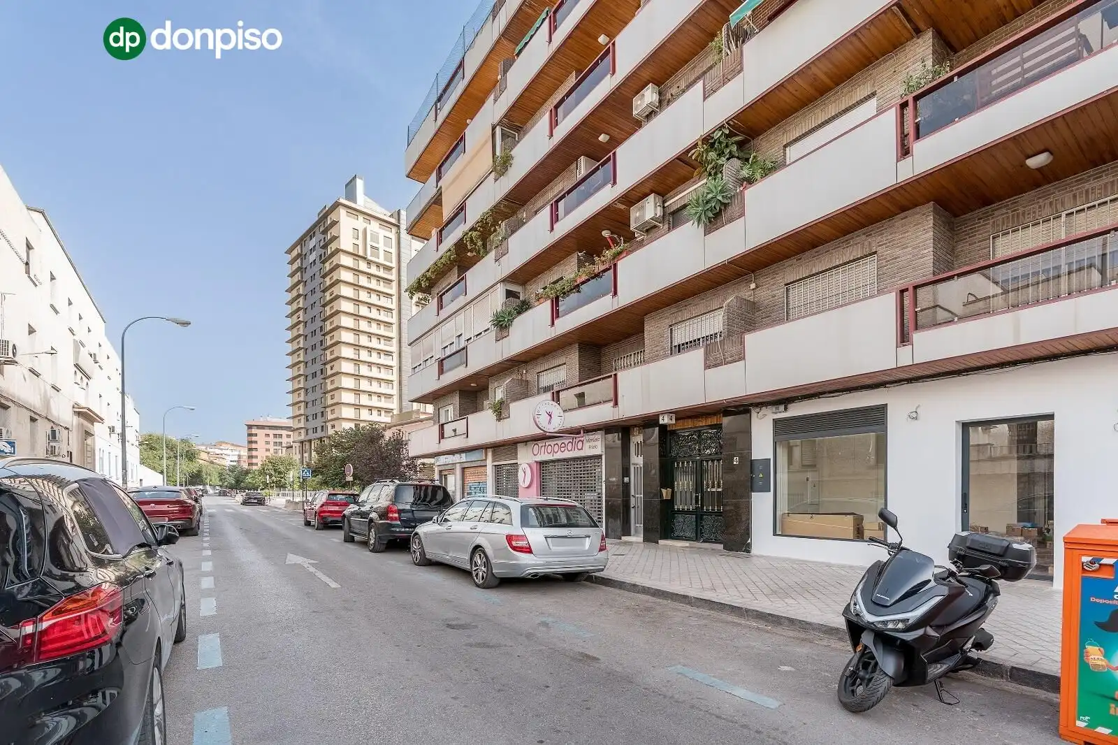 Vista exterior de Piso en venta en Granada