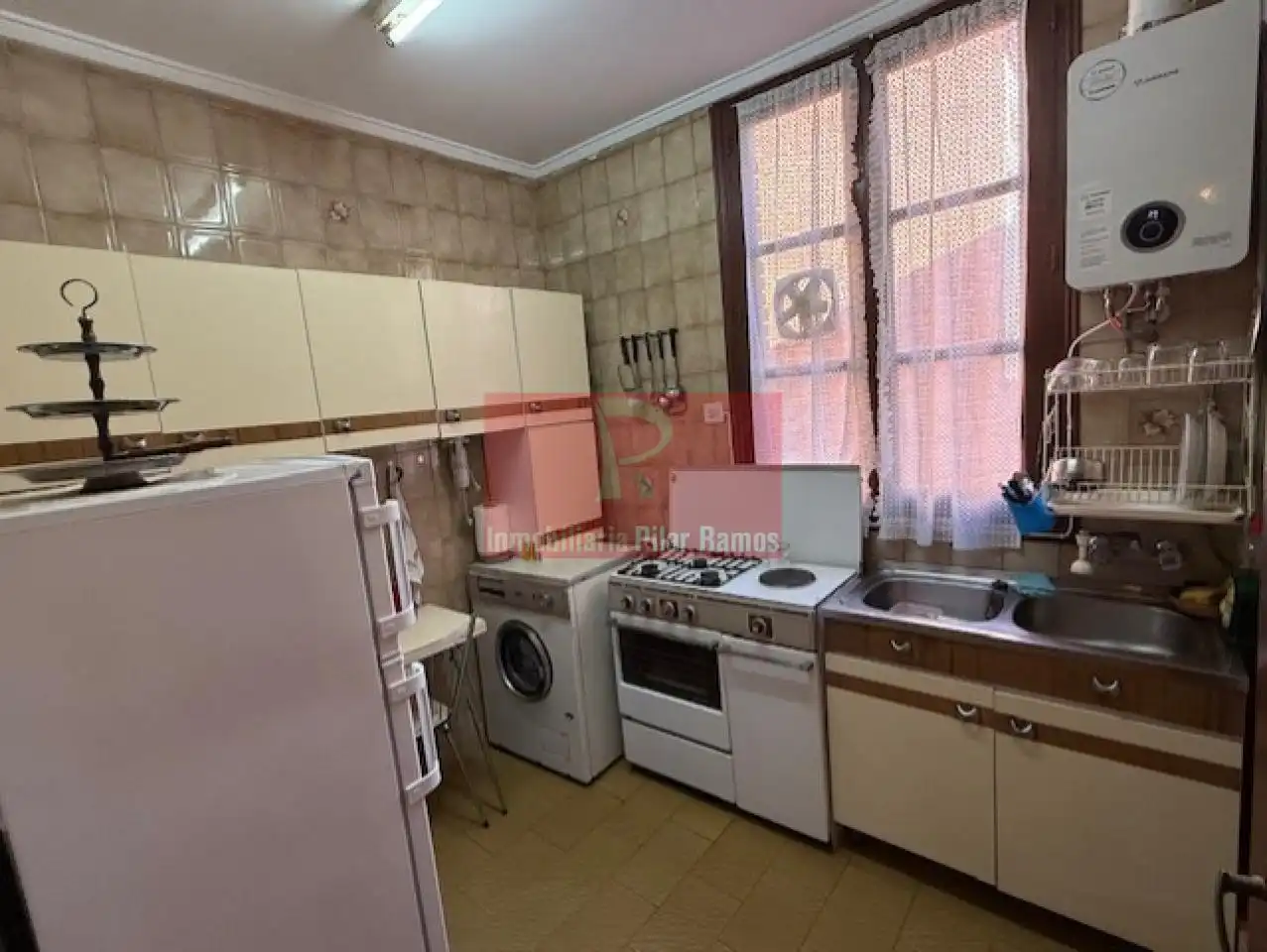 Cocina de Piso en venta en León Capital  con Calefacción, Trastero y Amueblado