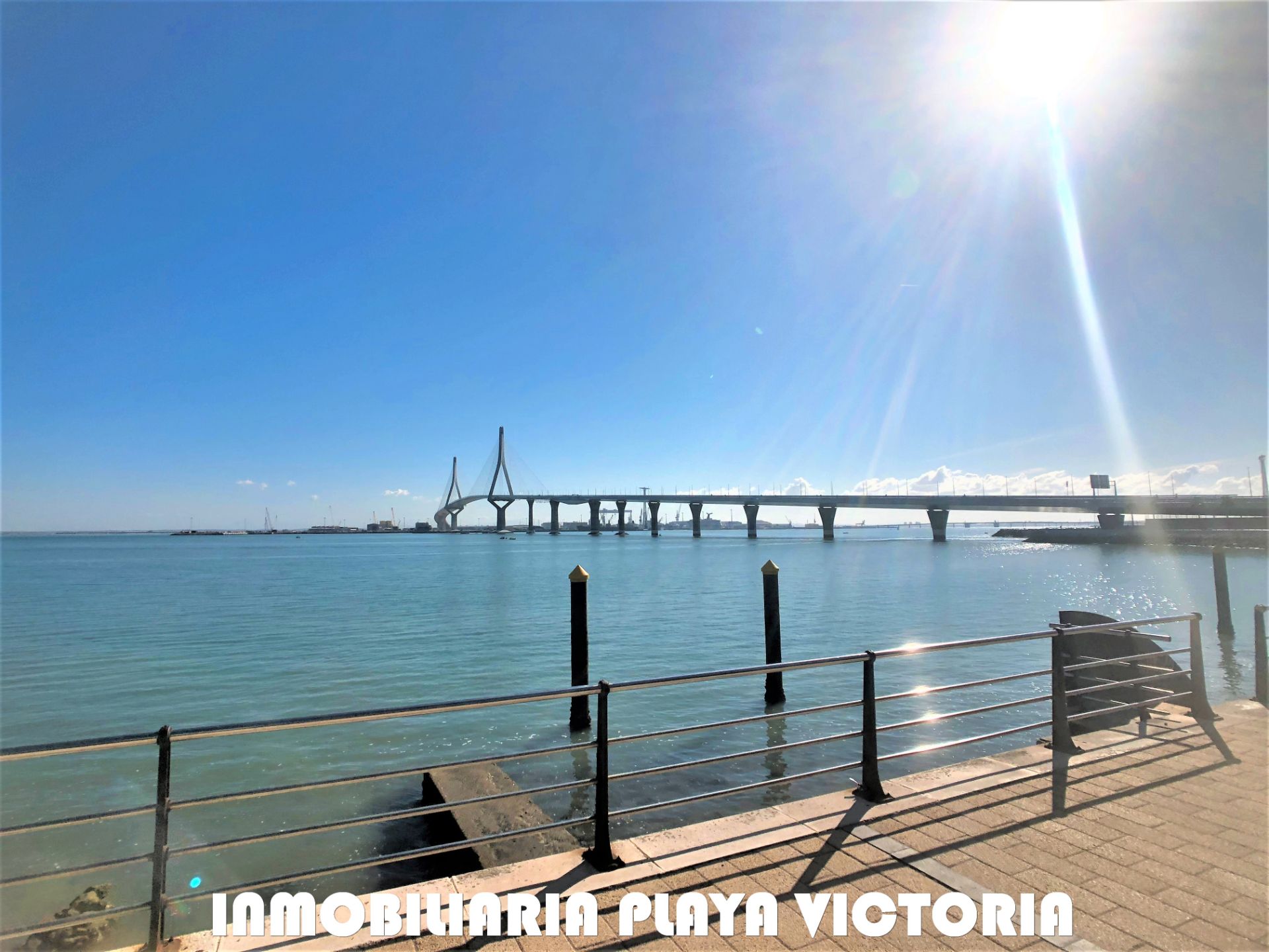 Vista exterior de Piso en venta en  Cádiz Capital con Aire acondicionado