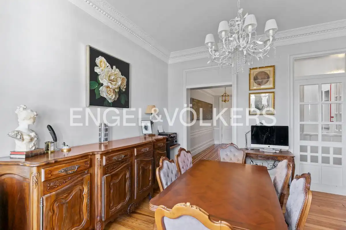 Comedor de Piso en venta en León Capital  con Calefacción y Balcón