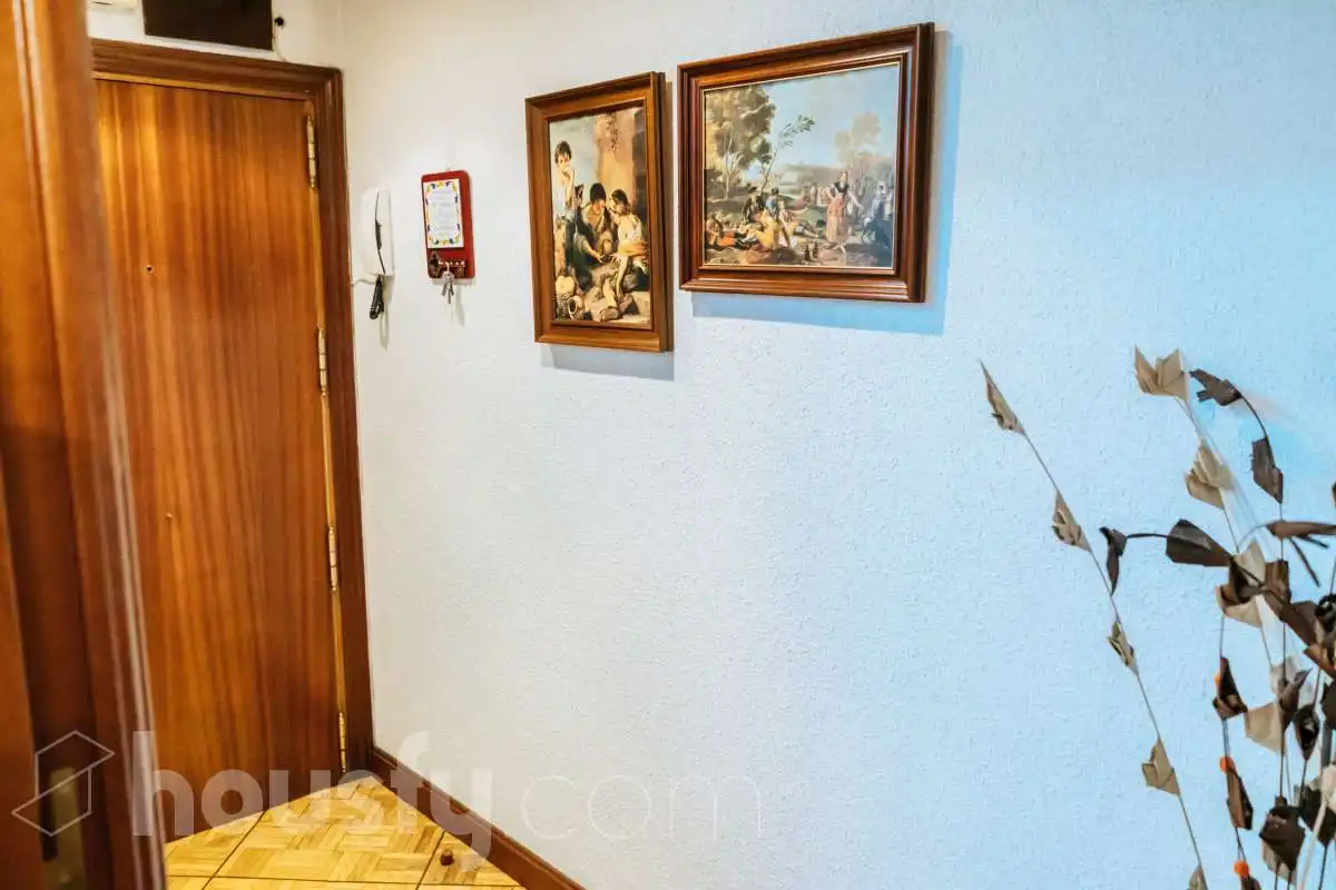 Wohnung zur Miete in Calle de Ochagavia, Valdezarza