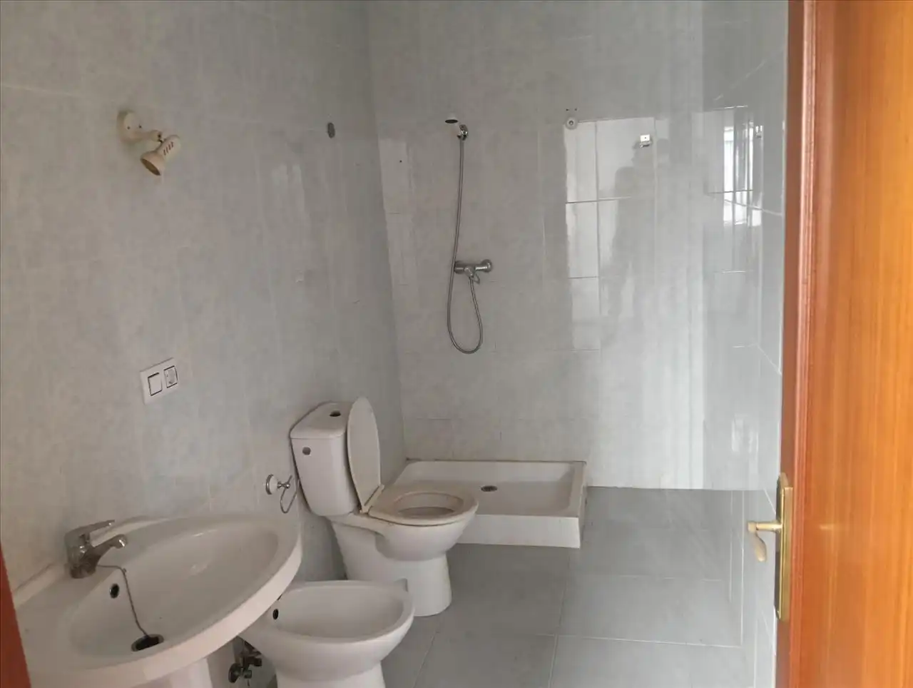 Bathroom of Flat for sale in Espiel  with Balcony
