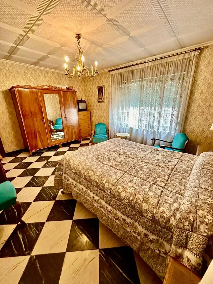 Habitación de Edificio en venta en Elda