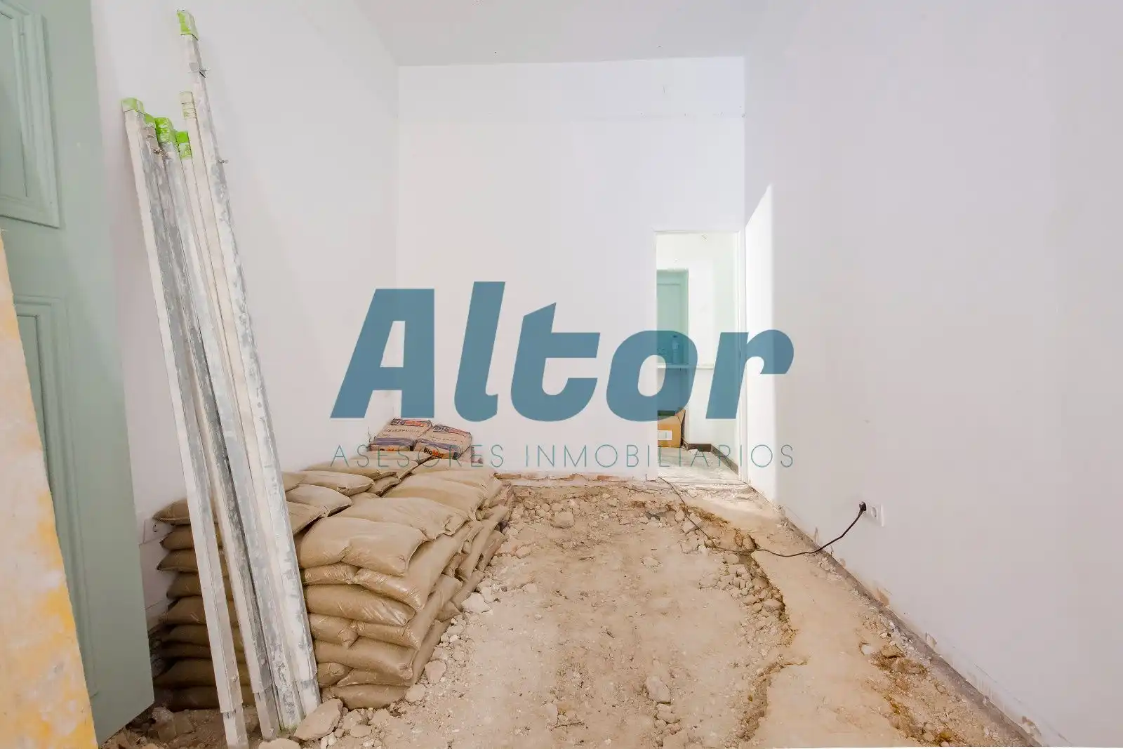 Habitación de Local en venta en Madrid