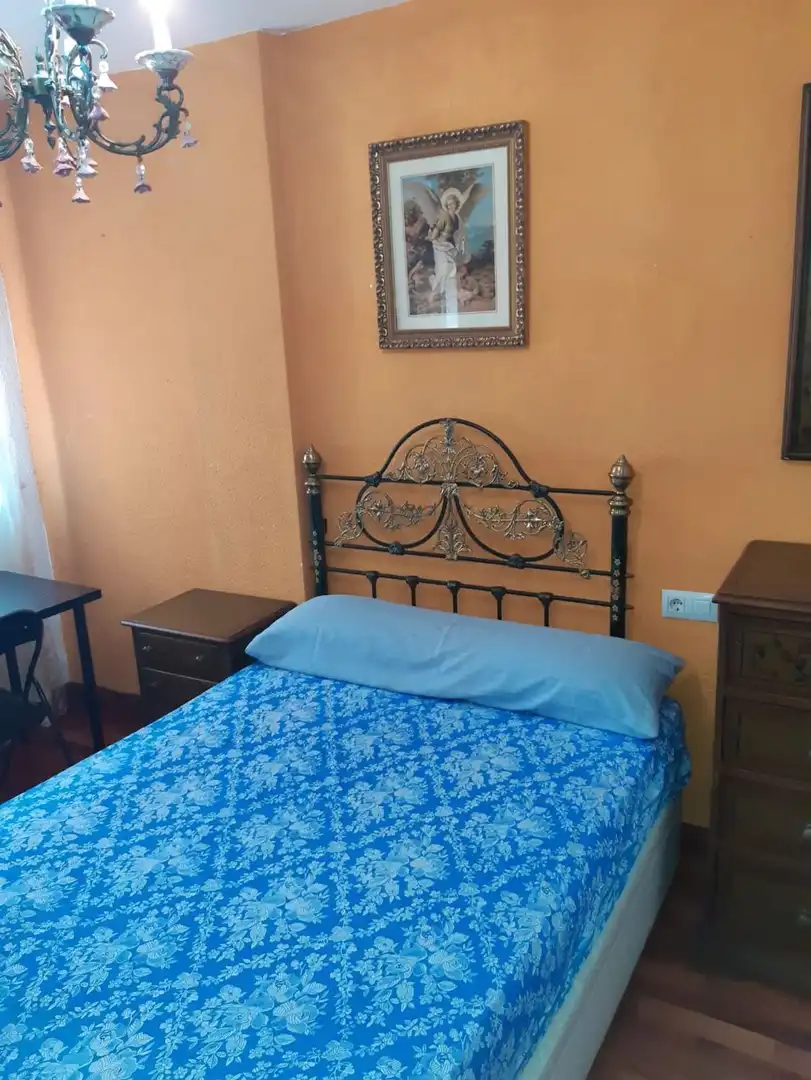 Habitación de Piso de alquiler en Sevilla con Aire acondicionado, Amueblado y Horno