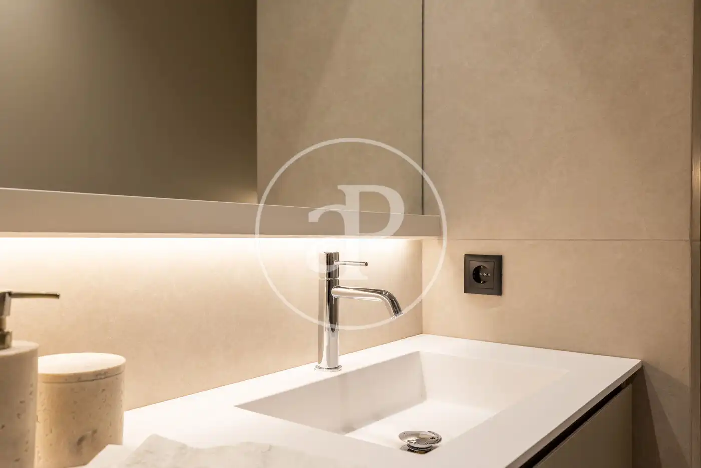 Badezimmer von Wohnung zum Verkauf in Barcelona mit Klimaanlage, Heizung und Terrasse