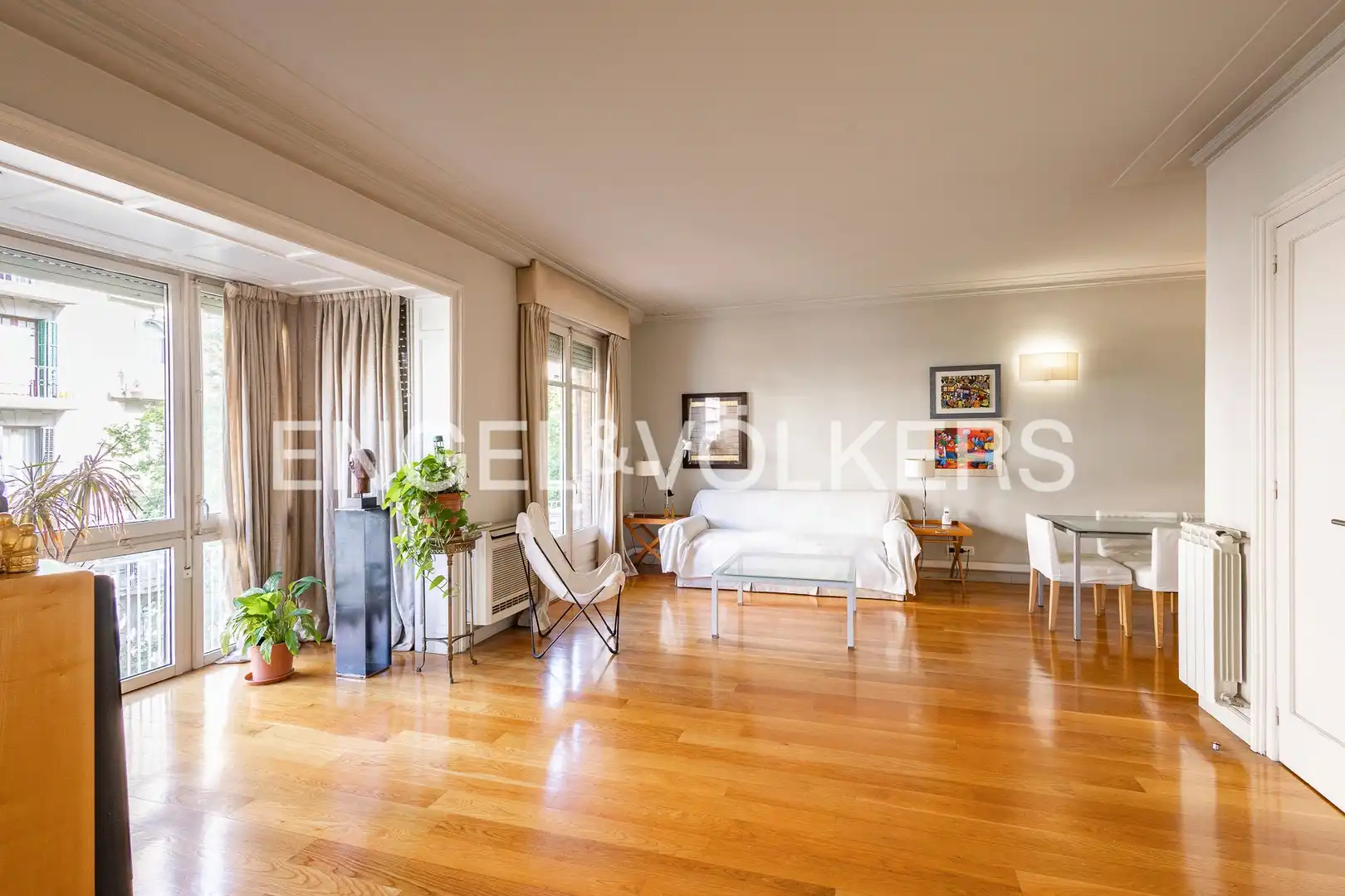 Vista exterior de Piso en venta en Barcelona con Aire acondicionado, Calefacción y Parquet