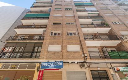 Vista exterior de Pis en venda en  Granada Capital amb Balcó