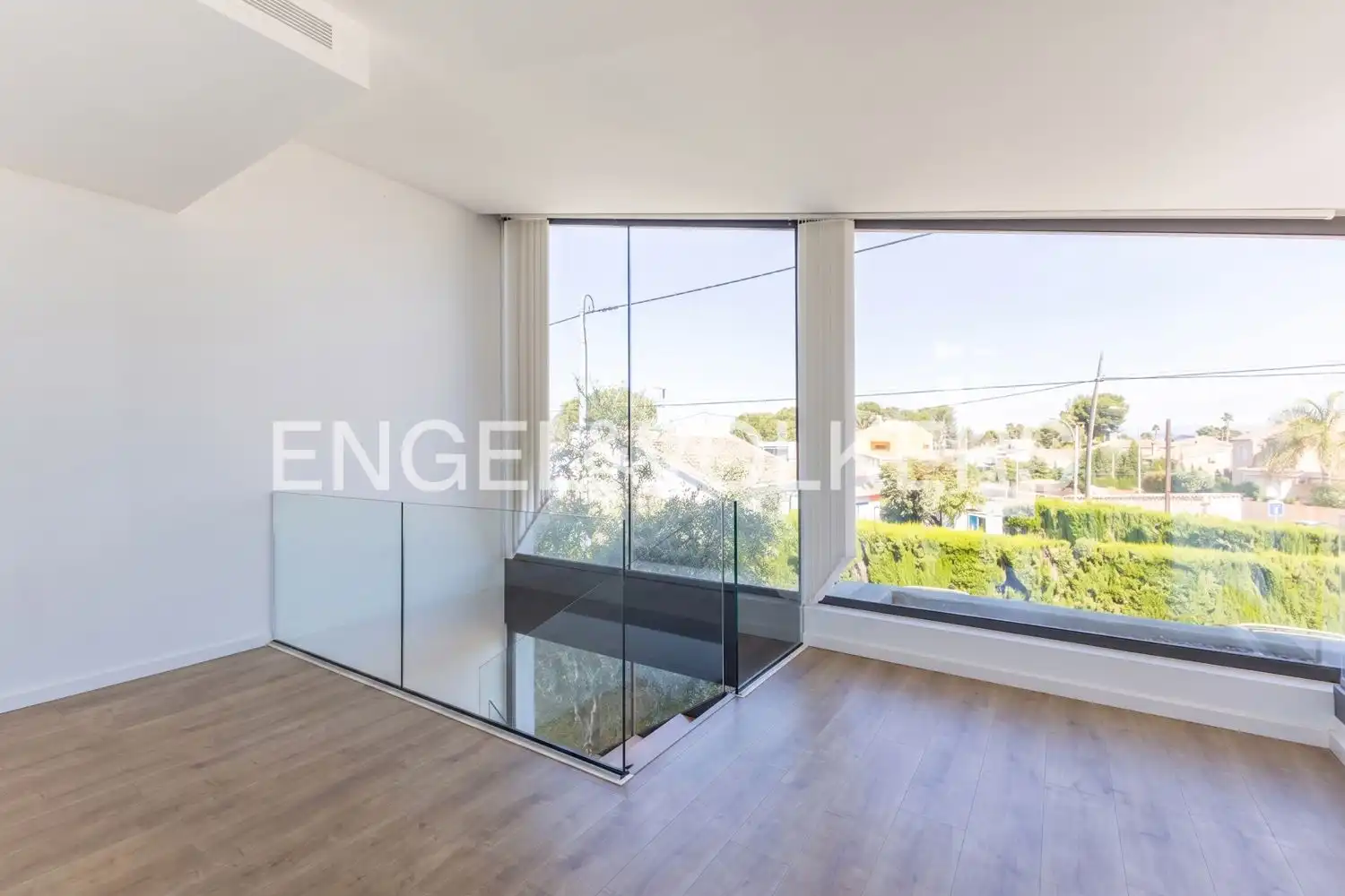 Sala de estar de Casa o chalet en venta en L'Eliana con Aire acondicionado, Calefacción y Jardín privado
