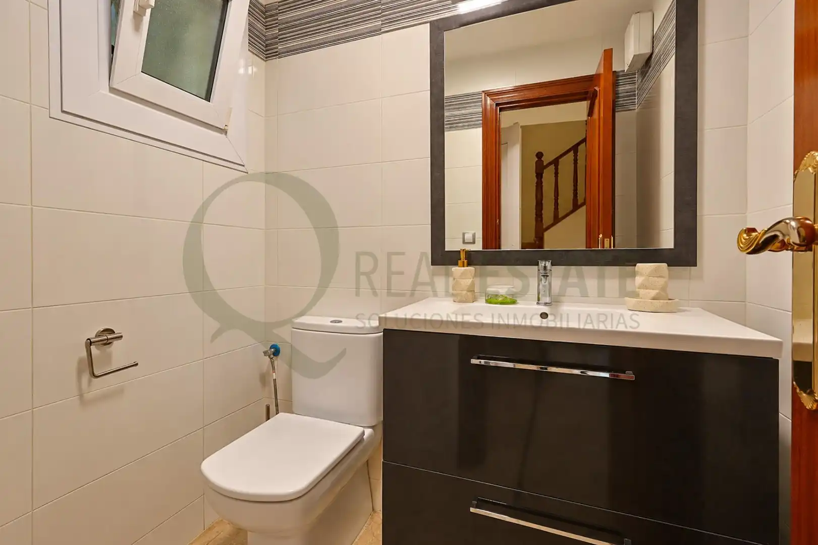 Badezimmer von Haus oder Chalet zum Verkauf in Alicante / Alacant mit Klimaanlage, Heizung und Privatgarten