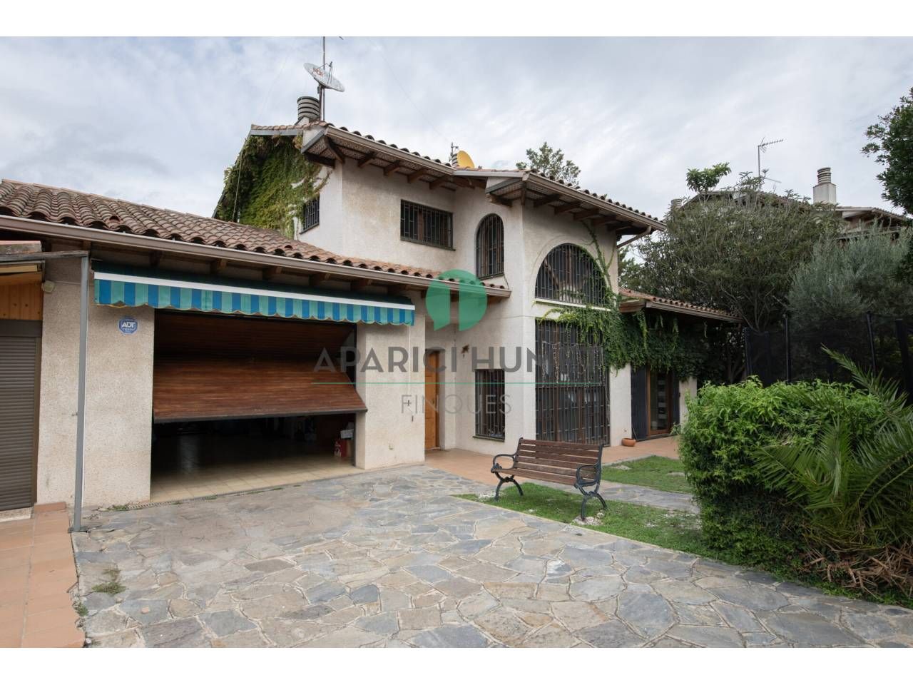 Jardí de Casa o xalet en venda en Sant Cugat del Vallès amb Aire condicionat, Calefacció i Jardí privat