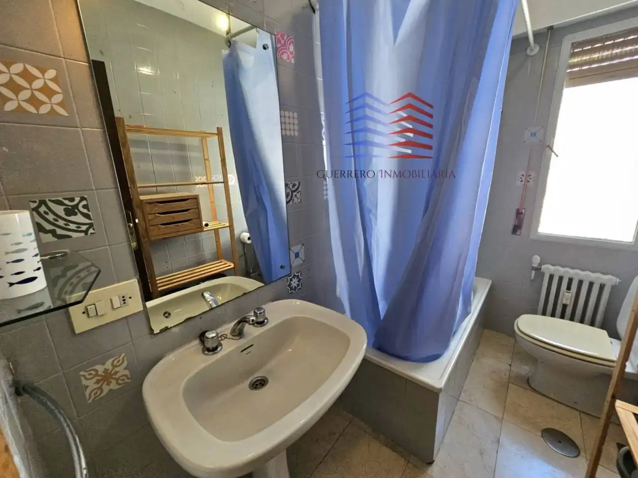 Baño de Piso de alquiler en Ourense Capital  con Calefacción, Parquet y Trastero