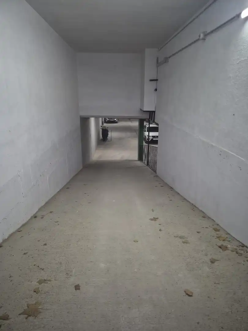 Parking with lift for sale in Carrer de Calassanç Duran 26, imagen 2