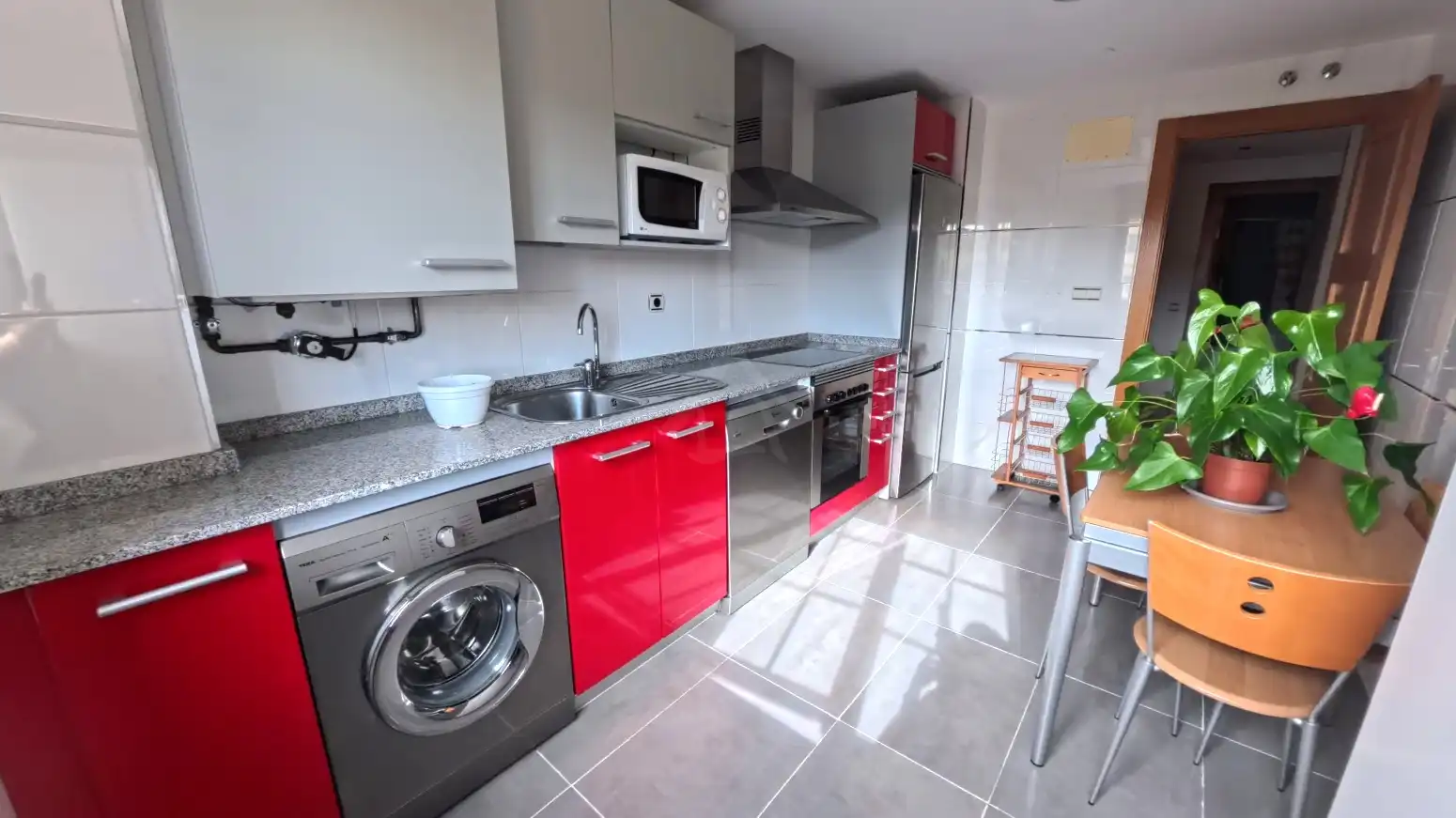 Cocina de Piso de alquiler en  Logroño con Aire acondicionado, Calefacción y Jardín privado
