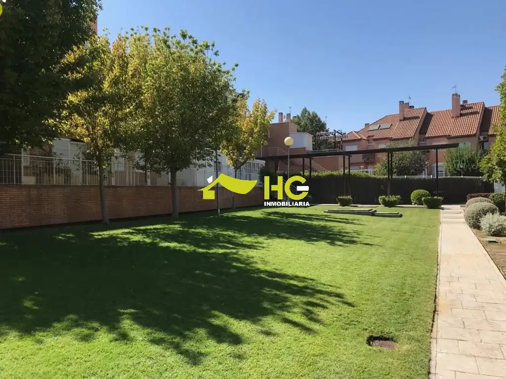 Garden of Duplexes for rent in Villaviciosa de Odón  with Heating and Furnished