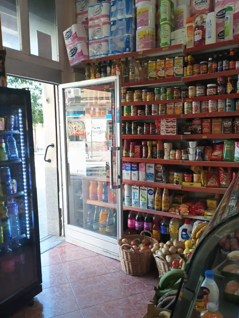 Local en traspaso en Badalona con Amueblado