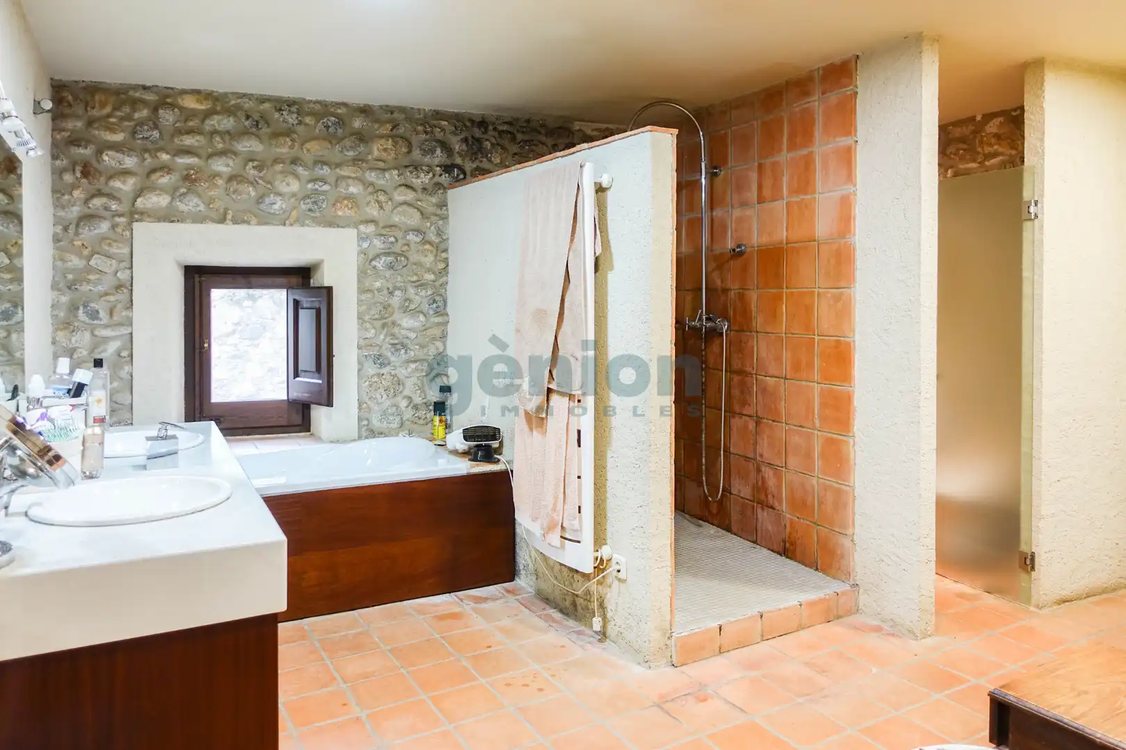 Baño de Finca rústica en venta en Sant Miquel de Fluvià con Aire acondicionado, Calefacción y Jardín privado