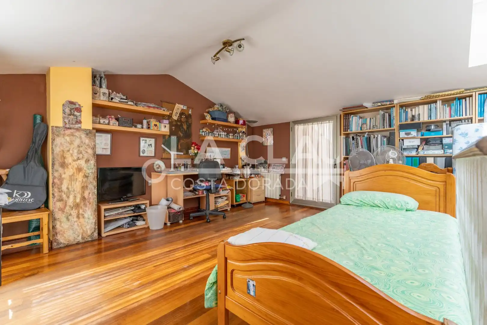 Schlafzimmer von Einfamilien-Reihenhaus zum Verkauf in Gavà mit Heizung