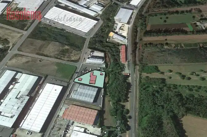 Vista exterior de Nave industrial en venta en Cerceda