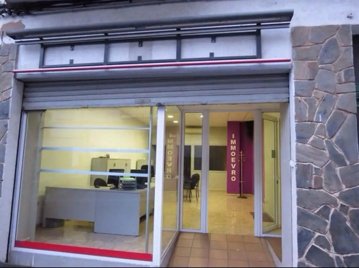 Locale commerciale in vendita a Lluis Companys