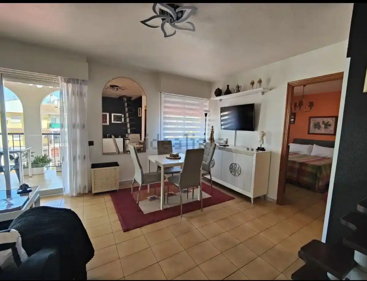 Sala d'estar de Pis en venda en Torrevieja amb Aire condicionat, Terrassa i Moblat