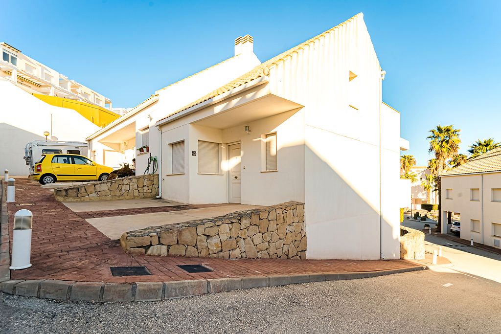 Vista exterior de Casa adosada en venta en Relleu