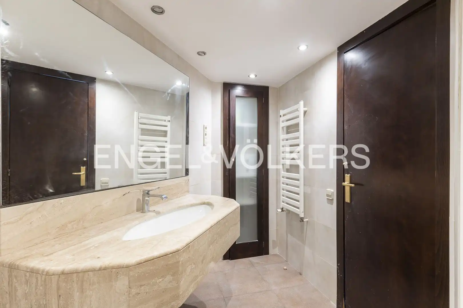 Baño de Piso de alquiler en Barcelona con Aire acondicionado, Calefacción y Parquet