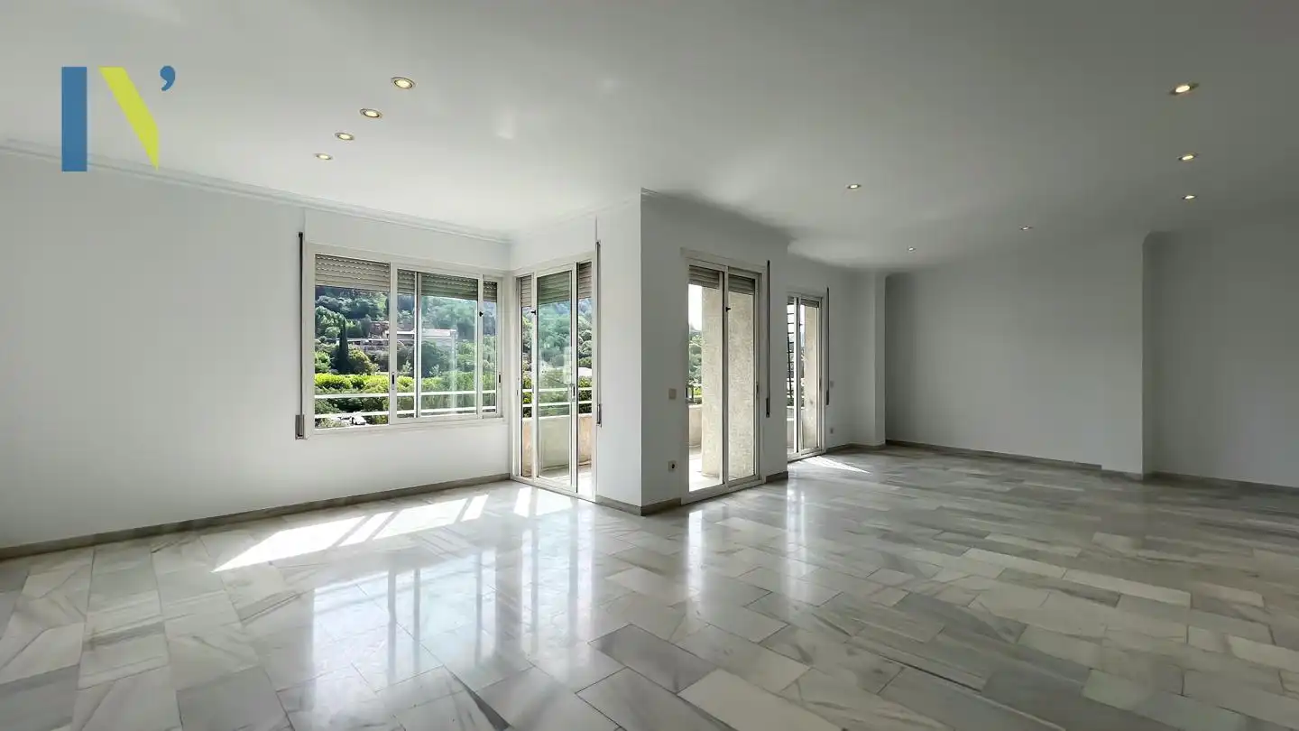 Sala d'estar de Àtic de lloguer en Girona amb Aire condicionat i Terrassa