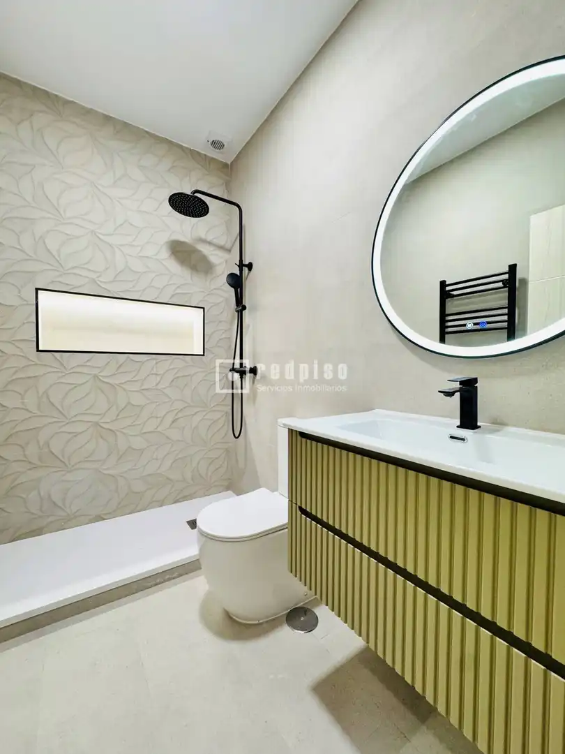 Baño de Piso en venta en Fuenlabrada con Calefacción y Trastero