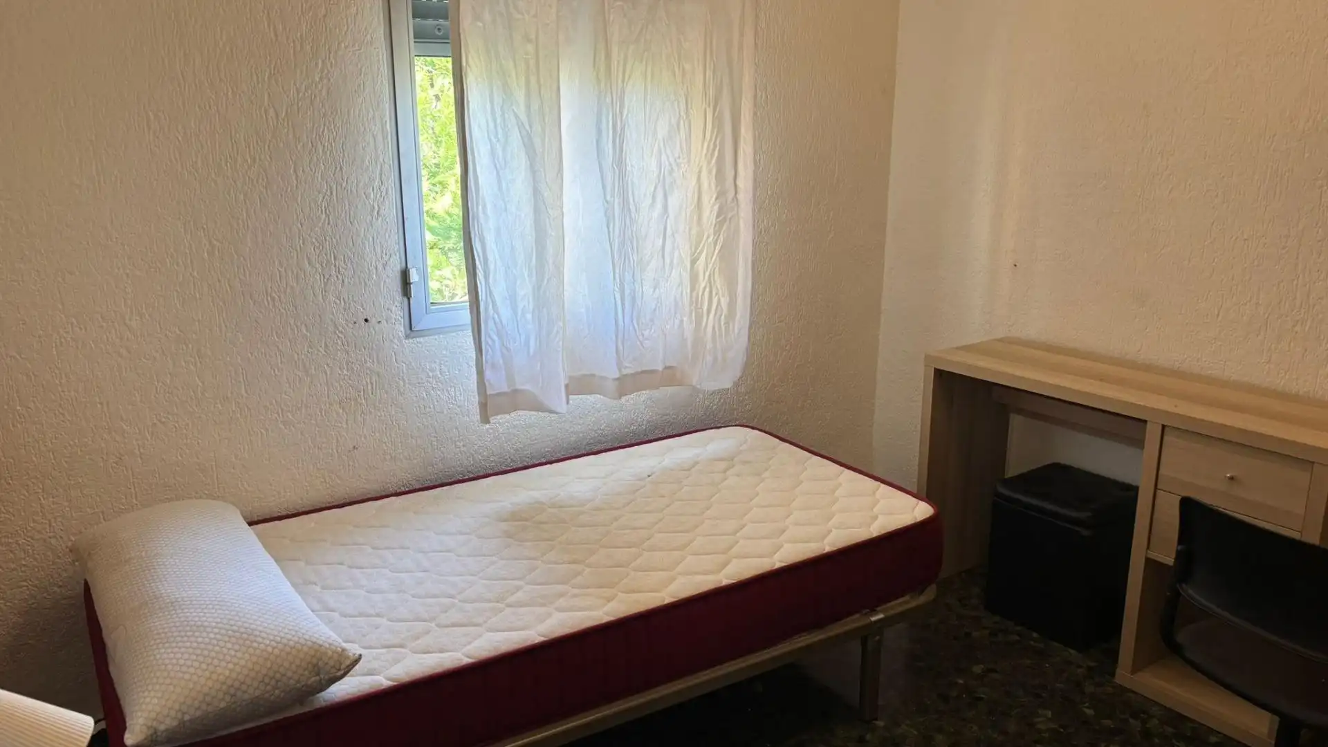 Room in Calle LOZOYA, El Plantinar – Avda. La Paz - El Juncal
